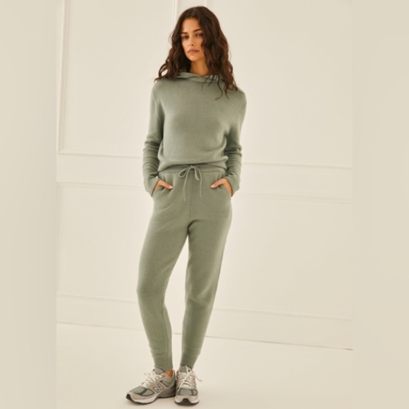 *NWT* Something Navy Cashmere Blend Joggers Sage M ✨ - Picture 1 of 3